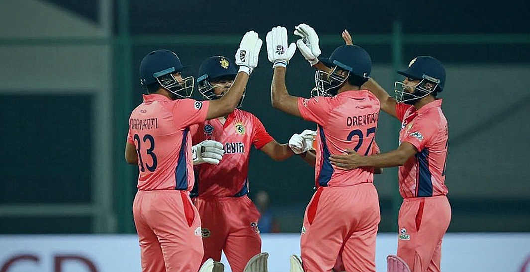 খালি গ্যালারি, ভরা স্কোরবোর্ড: টেস্ট ক্রিকেটের সংকট কি টিকিটের দামে, নাকি অভ্যাসে